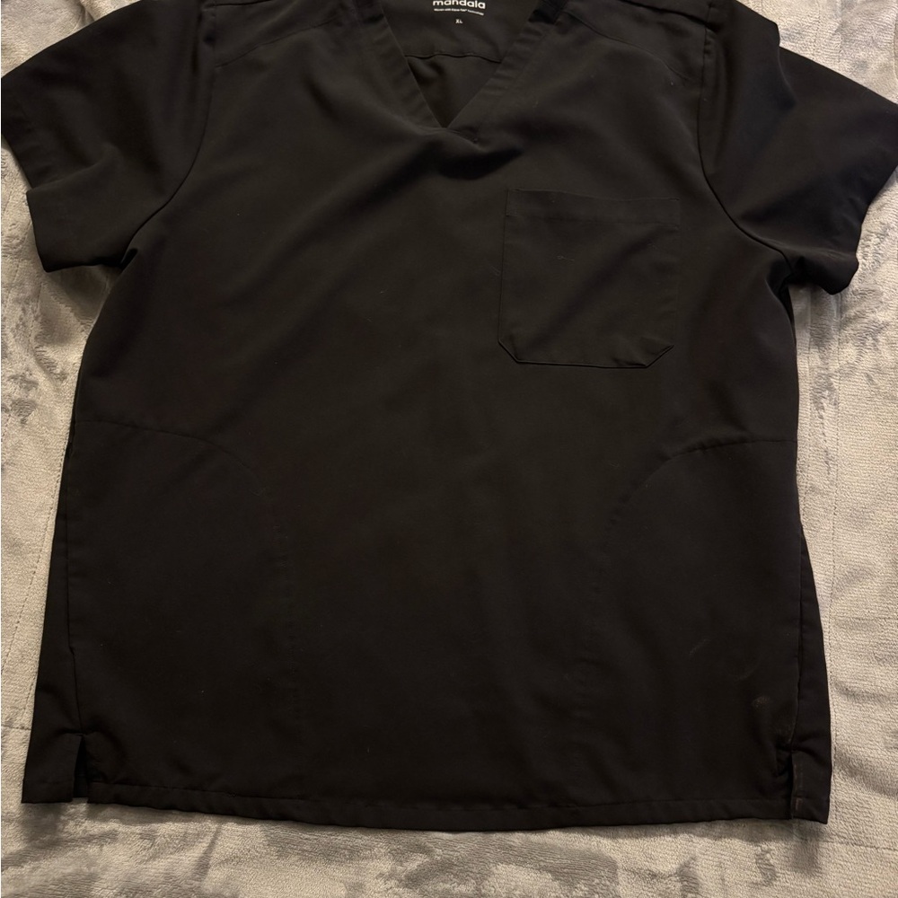 Mandala scrub shirt. Black. Sz men’s XL.